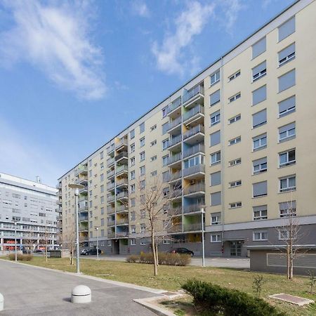 Cute And Sunny Studio In Zagreb With Balcony & Free Parking Kültér fotó