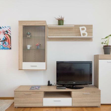 Cute And Sunny Studio In Zagreb With Balcony & Free Parking Kültér fotó